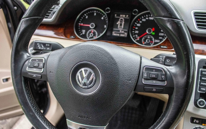 Volkswagen Passat cena 49900 przebieg: 196700, rok produkcji 2011 z Warszawa małe 596